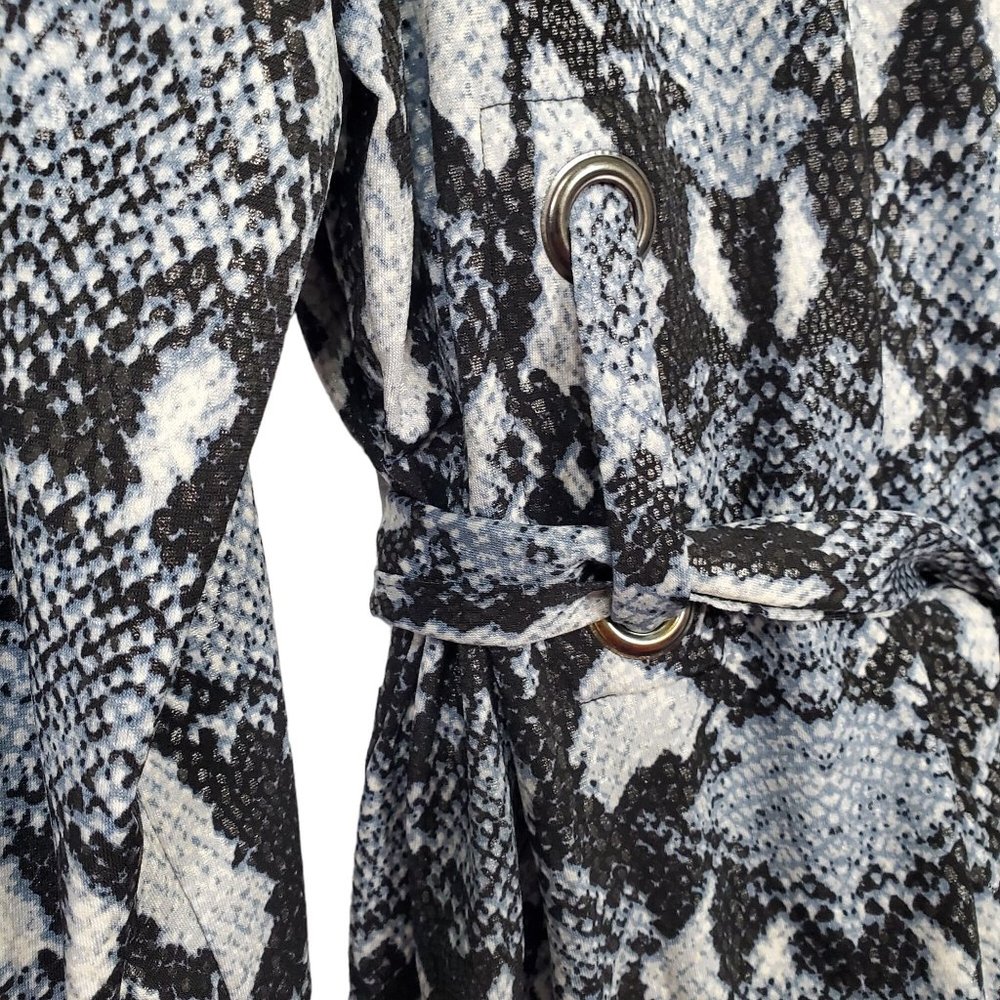Chico's 3 Sz XL Jacket Blue Reptile Print Zip Belt Pockets Stretch Fluid Jersey - Picture 8 of 9